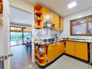 Casa en Venta en Condominio Portezuelo, agradables espacios exteriores, impecable!