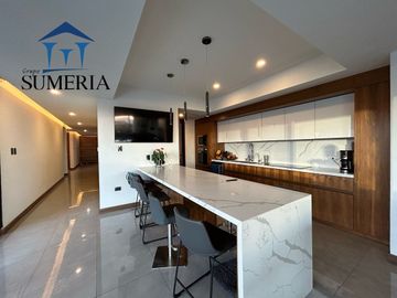 Exclusiva casa en Bosques de San Francisco con vista al campo de golf