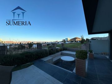 Exclusiva casa en Bosques de San Francisco con vista al campo de golf