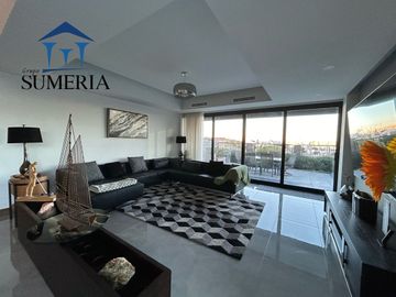 Exclusiva casa en Bosques de San Francisco con vista al campo de golf