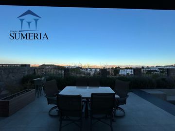 Exclusiva casa en Bosques de San Francisco con vista al campo de golf