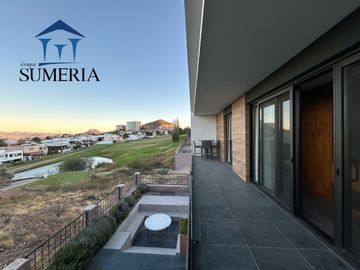 Exclusiva casa en Bosques de San Francisco con vista al campo de golf