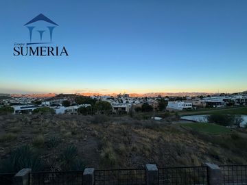 Exclusiva casa en Bosques de San Francisco con vista al campo de golf