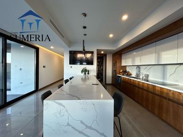 Exclusiva casa en Bosques de San Francisco con vista al campo de golf