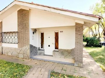 VENTA - Casa 2 dormitorios - Centro, Funes