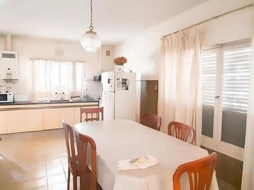 VENTA - Casa 2 dormitorios - Centro, Funes