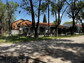 VENTA - Casa 2 dormitorios - Centro, Funes