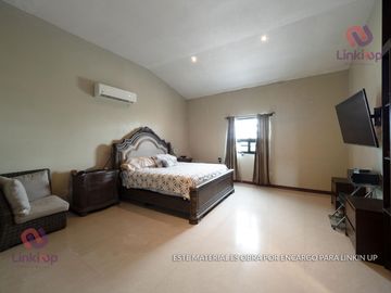 Casa con acabados de lujo alberca en Portal del Norte General Zuazua NL