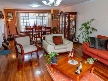 VENTA DE CASA - 4 DORMITORIOS - SECTOR PUERTAS DEL SOL