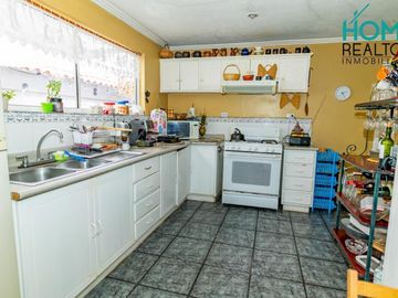 VENTA DE CASA - 4 DORMITORIOS - SECTOR PUERTAS DEL SOL