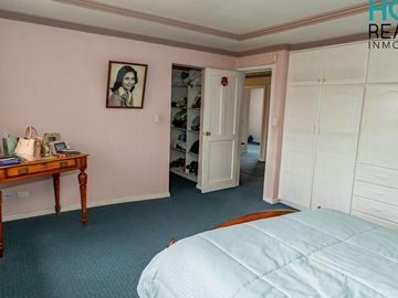 VENTA DE CASA - 4 DORMITORIOS - SECTOR PUERTAS DEL SOL
