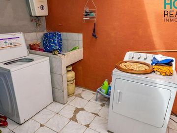 VENTA DE CASA - 4 DORMITORIOS - SECTOR PUERTAS DEL SOL