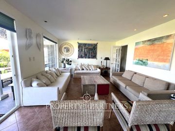 Casa emplazada en amplio sitio en Santa María del Mar