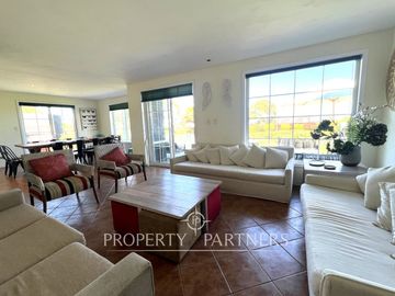 Casa emplazada en amplio sitio en Santa María del Mar