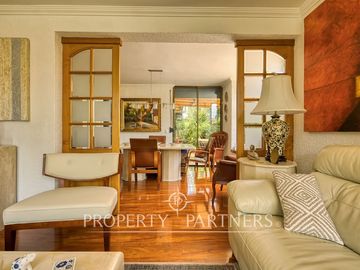 Hermosa y remodelada casa con excelente conectividad en sector privilegiado de Las Condes