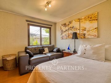 Hermosa y remodelada casa con excelente conectividad en sector privilegiado de Las Condes