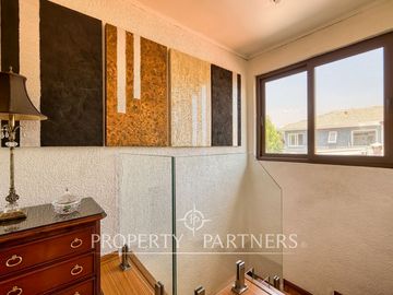 Hermosa y remodelada casa con excelente conectividad en sector privilegiado de Las Condes