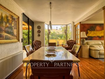 Hermosa y remodelada casa con excelente conectividad en sector privilegiado de Las Condes