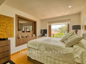 Hermosa y remodelada casa con excelente conectividad en sector privilegiado de Las Condes