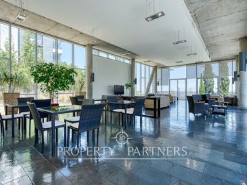 Amplio Duplex con jardín y excelente conectividad, San Carlos de Apoquindo.