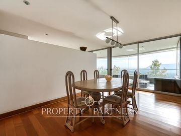 Amplio Duplex con jardín y excelente conectividad, San Carlos de Apoquindo.