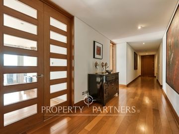Amplio Duplex con jardín y excelente conectividad, San Carlos de Apoquindo.