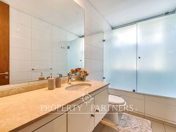 Amplio Duplex con jardín y excelente conectividad, San Carlos de Apoquindo.