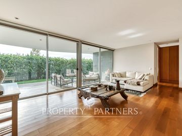 Amplio Duplex con jardín y excelente conectividad, San Carlos de Apoquindo.