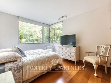 Amplio Duplex con jardín y excelente conectividad, San Carlos de Apoquindo.