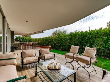 Amplio Duplex con jardín y excelente conectividad, San Carlos de Apoquindo.