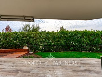 Amplio Duplex con jardín y excelente conectividad, San Carlos de Apoquindo.