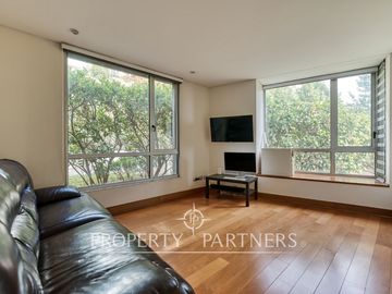 Amplio Duplex con jardín y excelente conectividad, San Carlos de Apoquindo.