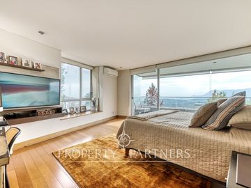 Amplio Duplex con jardín y excelente conectividad, San Carlos de Apoquindo.
