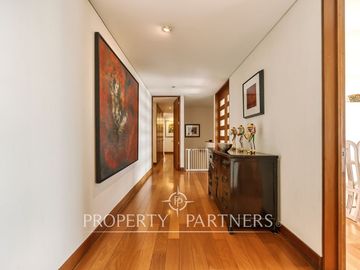 Amplio Duplex con jardín y excelente conectividad, San Carlos de Apoquindo.