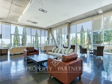 Amplio Duplex con jardín y excelente conectividad, San Carlos de Apoquindo.
