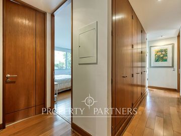 Amplio Duplex con jardín y excelente conectividad, San Carlos de Apoquindo.