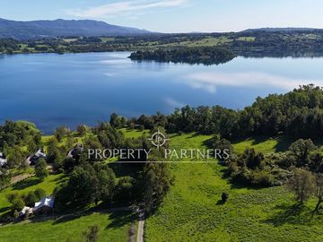Espectacular terreno de 1 ha orilla de lago Panguipulli