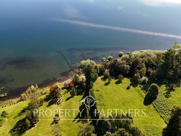 Espectacular terreno de 1 ha orilla de lago Panguipulli