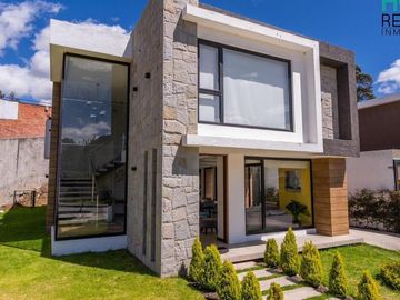 DE VENTA HERMOSA CASA LUJOSA EN CHAULLABAMBA CUENCA
