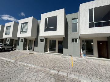CASA 3 DORMITORIOS - TUMBACO - POR ESTRENAR - CREDITO VIP