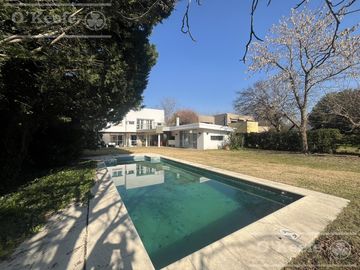 Casa en venta en uno de los Barrios Centrales en Abril C.C, Guillermo Hudson, Berazategui - Apto Credito