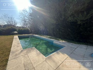 Casa en venta en uno de los Barrios Centrales en Abril C.C, Guillermo Hudson, Berazategui - Apto Credito