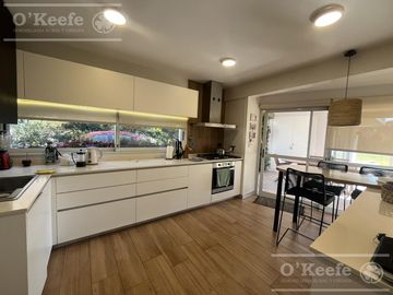 Casa en venta en uno de los Barrios Centrales en Abril C.C, Guillermo Hudson, Berazategui - Apto Credito