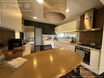 Casa en venta en uno de los Barrios Centrales en Abril C.C, Guillermo Hudson, Berazategui - Apto Credito