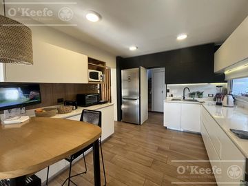 Casa en venta en uno de los Barrios Centrales en Abril C.C, Guillermo Hudson, Berazategui - Apto Credito