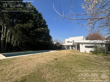 Casa en venta en uno de los Barrios Centrales en Abril C.C, Guillermo Hudson, Berazategui - Apto Credito