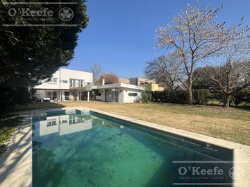 Casa en venta en uno de los Barrios Centrales en Abril C.C, Guillermo Hudson, Berazategui - Apto Credito