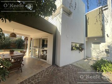Casa en venta en uno de los Barrios Centrales en Abril C.C, Guillermo Hudson, Berazategui - Apto Credito