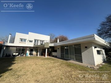 Casa en venta en uno de los Barrios Centrales en Abril C.C, Guillermo Hudson, Berazategui - Apto Credito