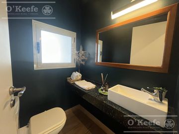 Casa en venta en uno de los Barrios Centrales en Abril C.C, Guillermo Hudson, Berazategui - Apto Credito